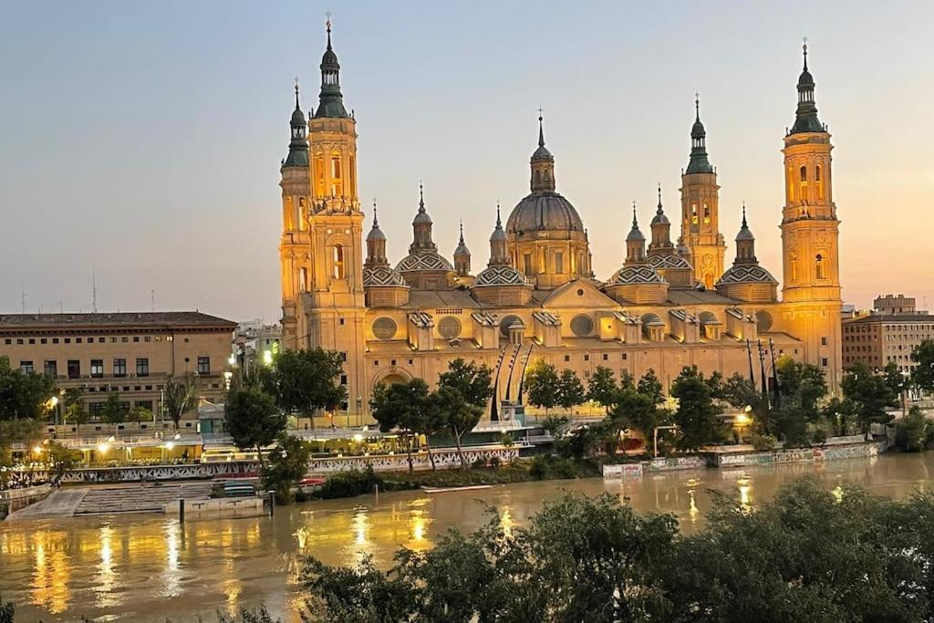 Apartamento Con Vistas Al Pilar Con Aparcamiento Privado 萨拉戈萨 外观 照片