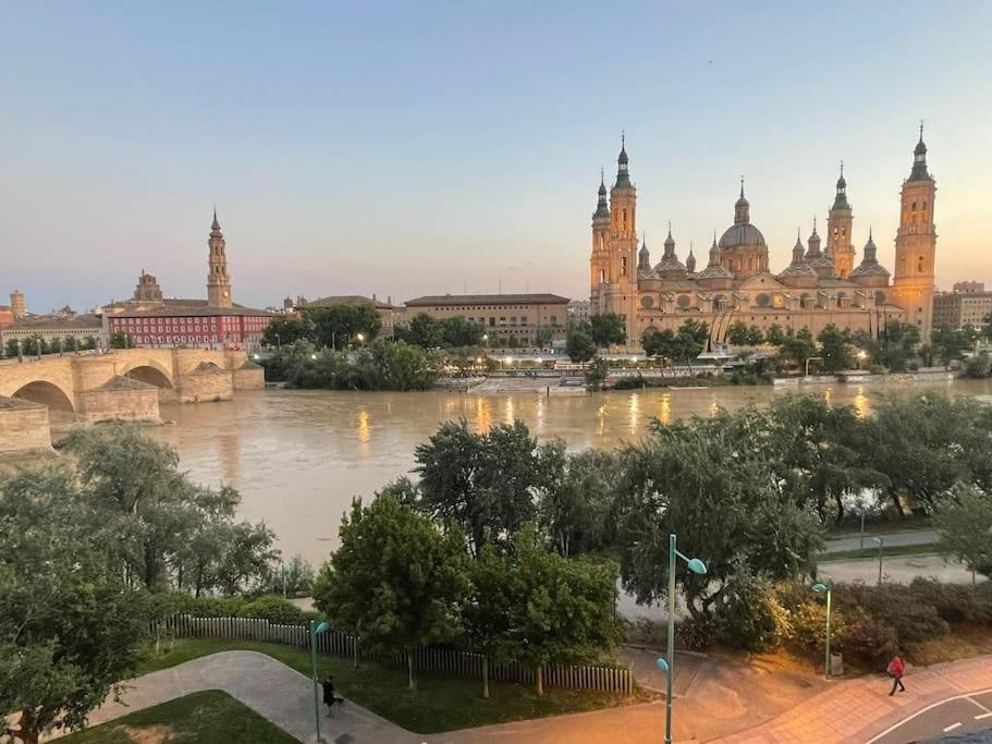 Apartamento Con Vistas Al Pilar Con Aparcamiento Privado 萨拉戈萨 外观 照片