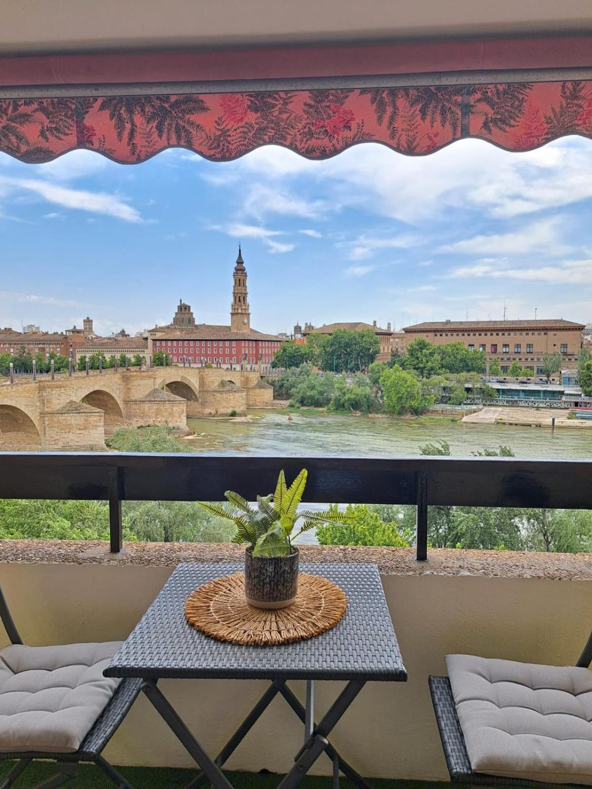 Apartamento Con Vistas Al Pilar Con Aparcamiento Privado 萨拉戈萨 外观 照片
